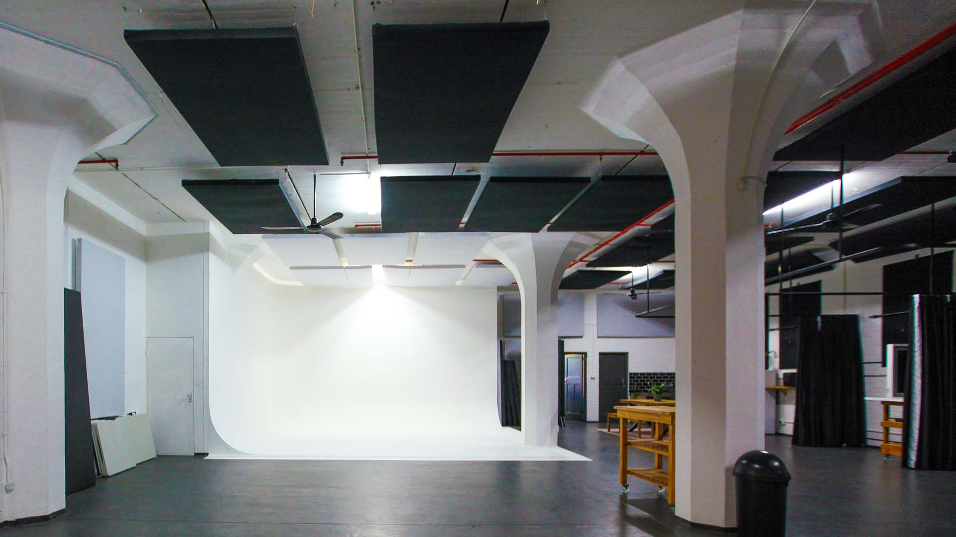 Studio 1 Curve Studio 1's curved white photography backdrop