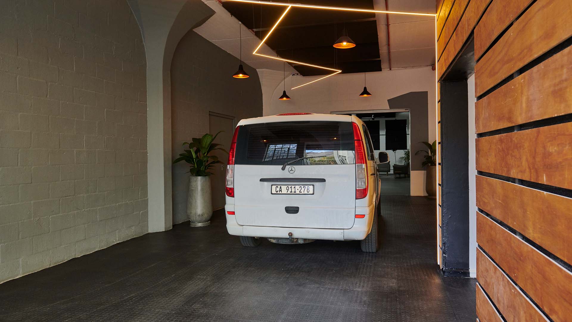 Suitespot Studio Drive-In Drive in access to studio